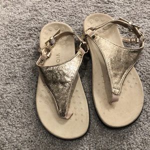 Vionic new never worn champagne colored sandals